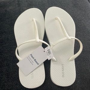BNWT bundle of 3 pairs of sandals, size 9